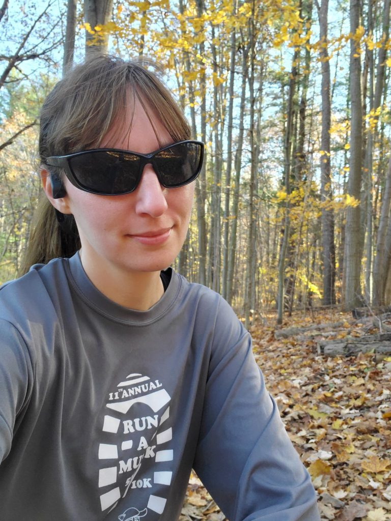 Amie wearing Aftershokz Aeropex