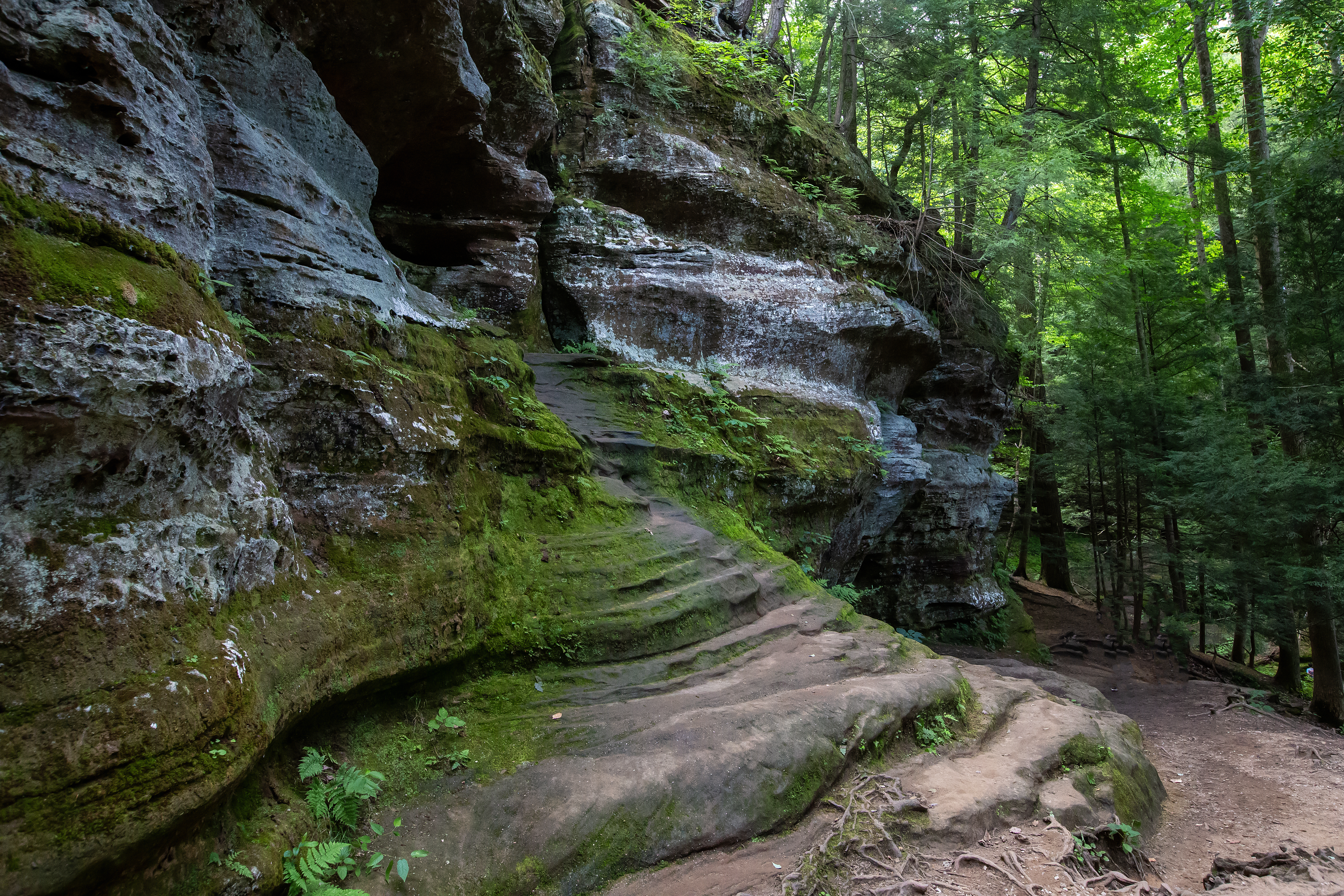 Hiking trail to the Rock House